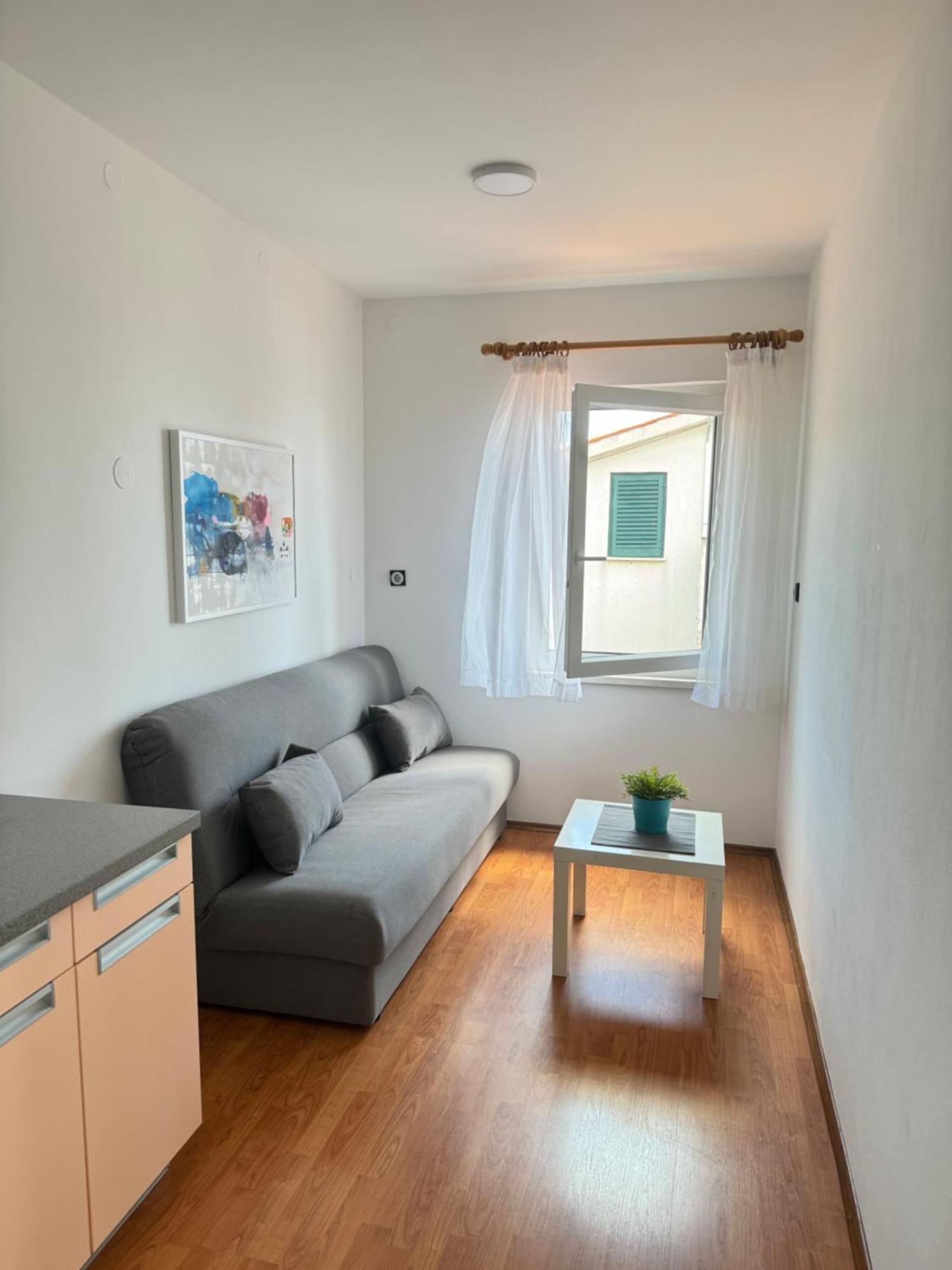 Apartments Emilia 拉巴克 外观 照片